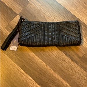 Jennifer Lopez black clutch